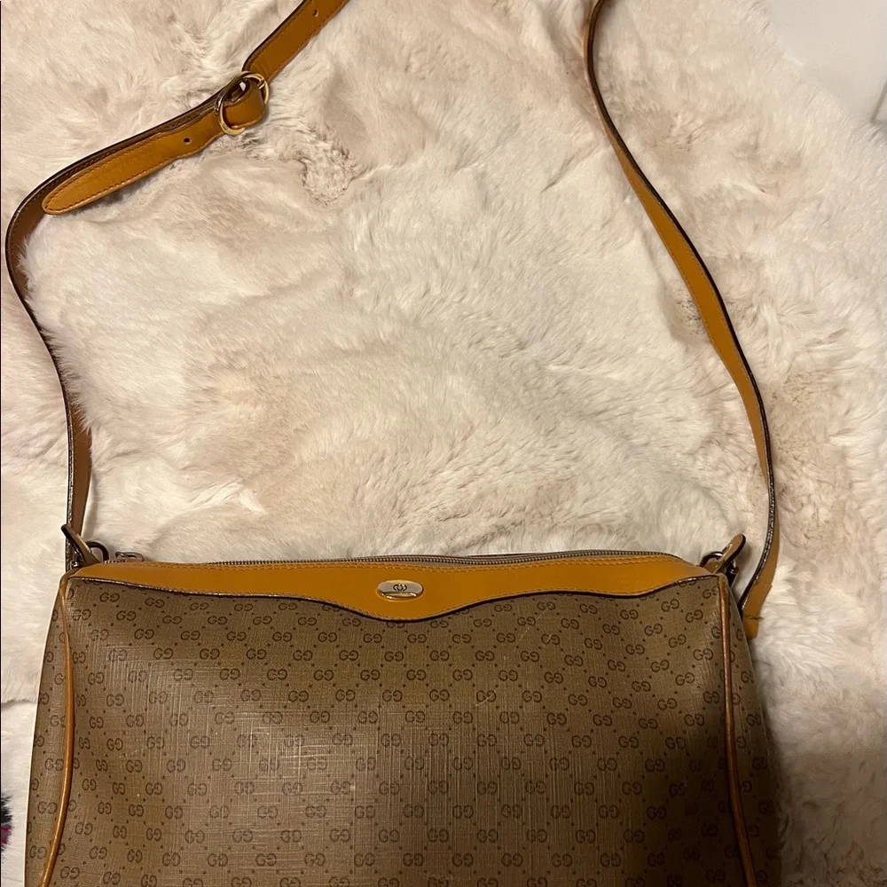 AUTHENTIC VINTAGE GUCCI 🌸 💕 CROSSBODY BAG OR SHOULDER - Picture 3 of 16